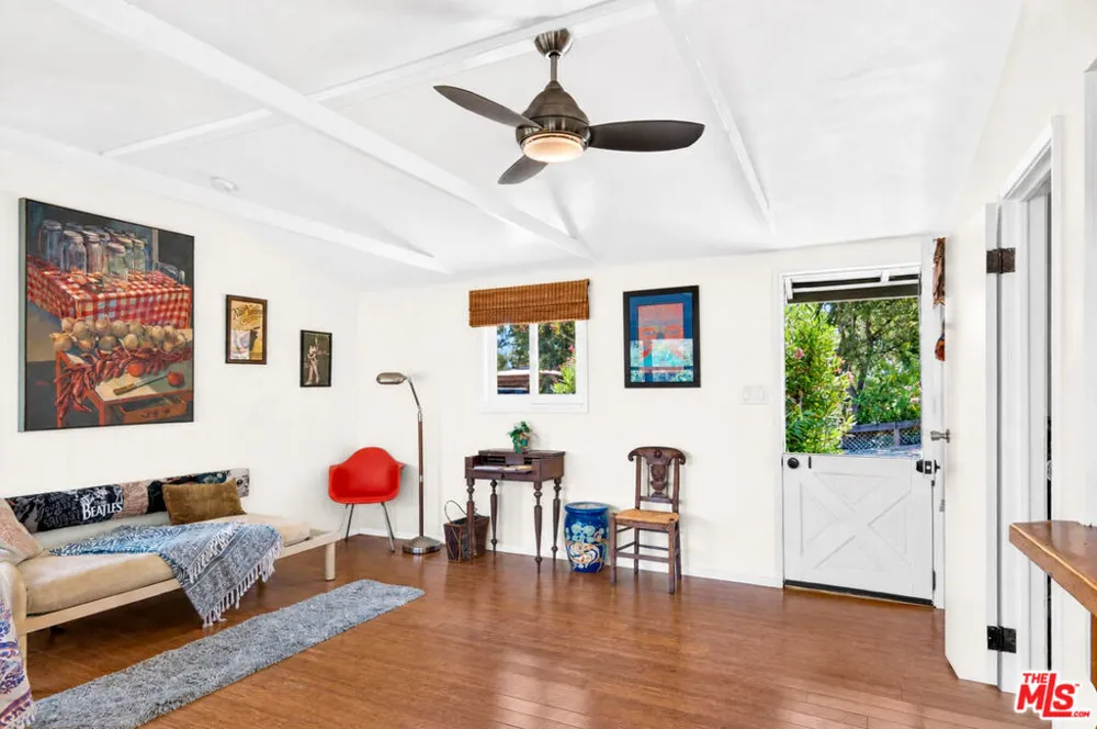 19899 Grand View Drive Topanga, CA 90290