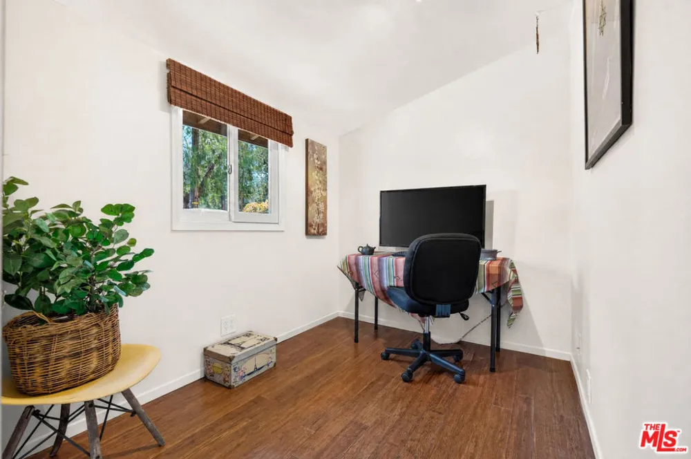 19899 Grand View Drive Topanga, CA 90290