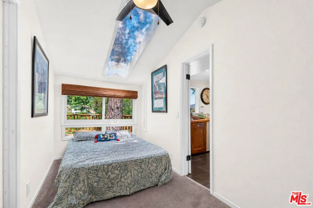 19899 Grand View Drive Topanga, CA 90290