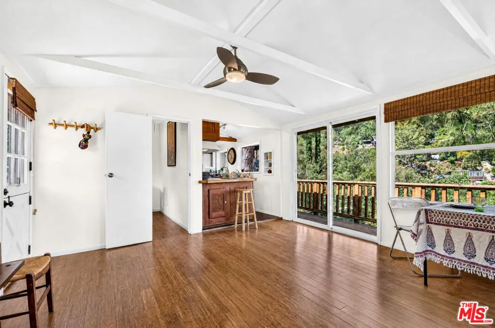19899 Grand View Drive Topanga, CA 90290