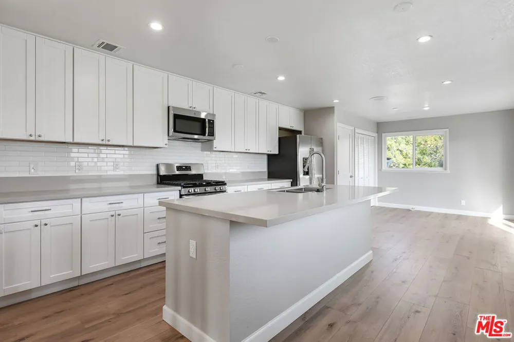 23937 Jensen Drive West Hills, CA 91304