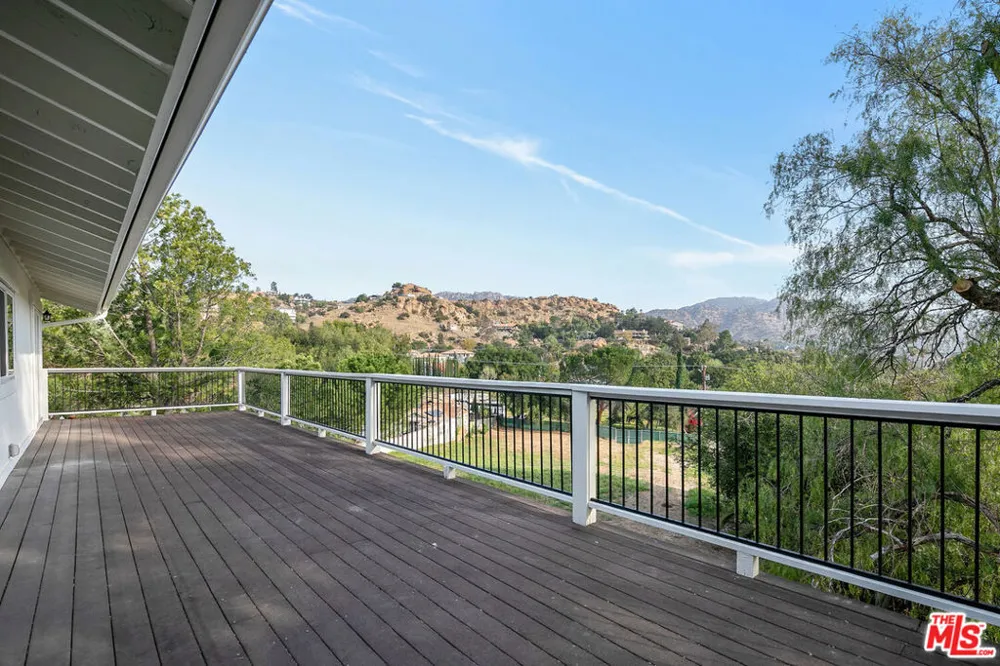 23937 Jensen Drive West Hills, CA 91304