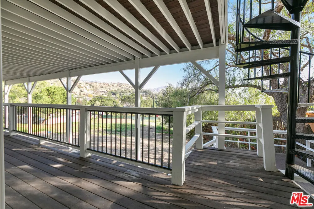 23937 Jensen Drive West Hills, CA 91304