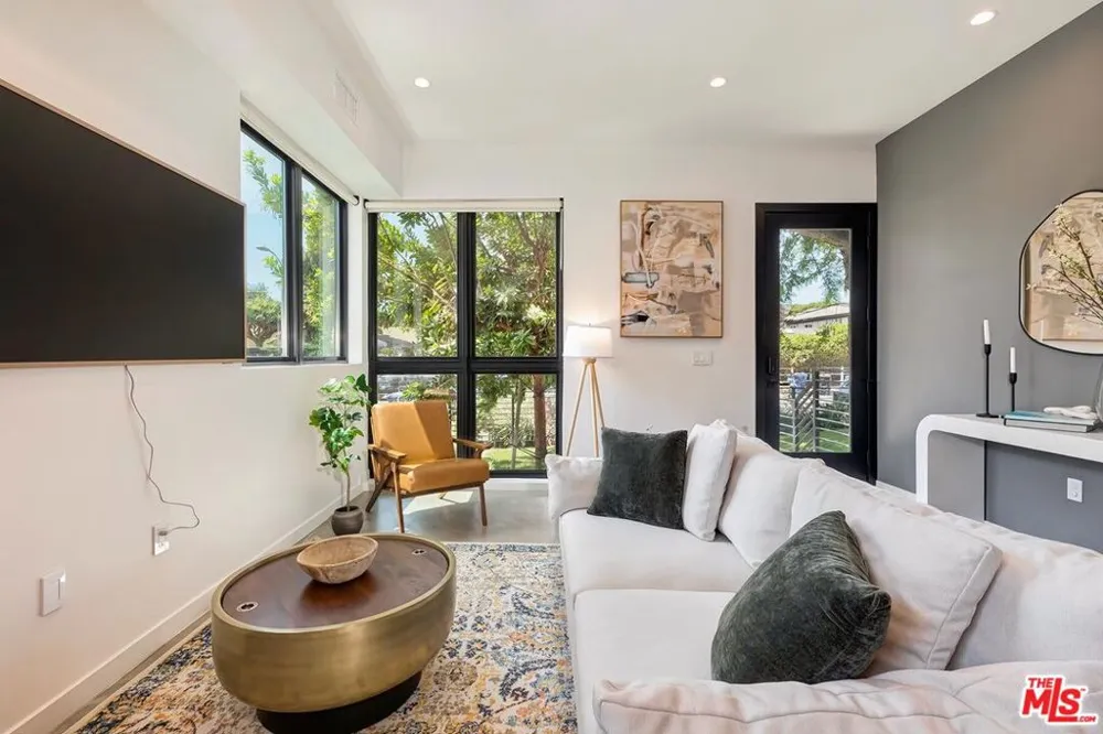 4180 Duquesne Avenue #1 Culver City, CA 90232