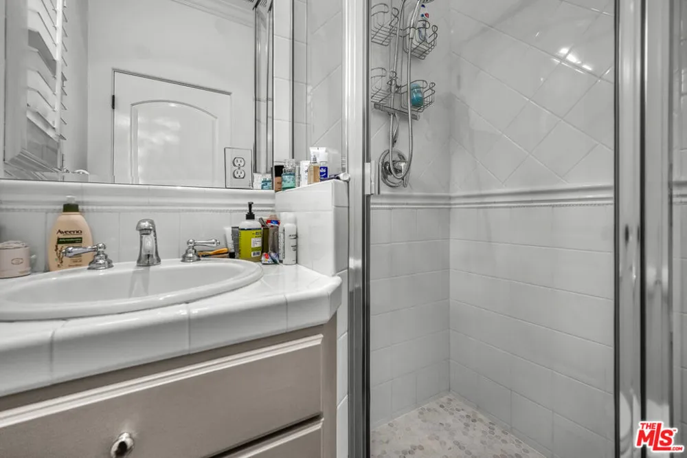 934 Hilldale Avenue West Hollywood, CA 90069