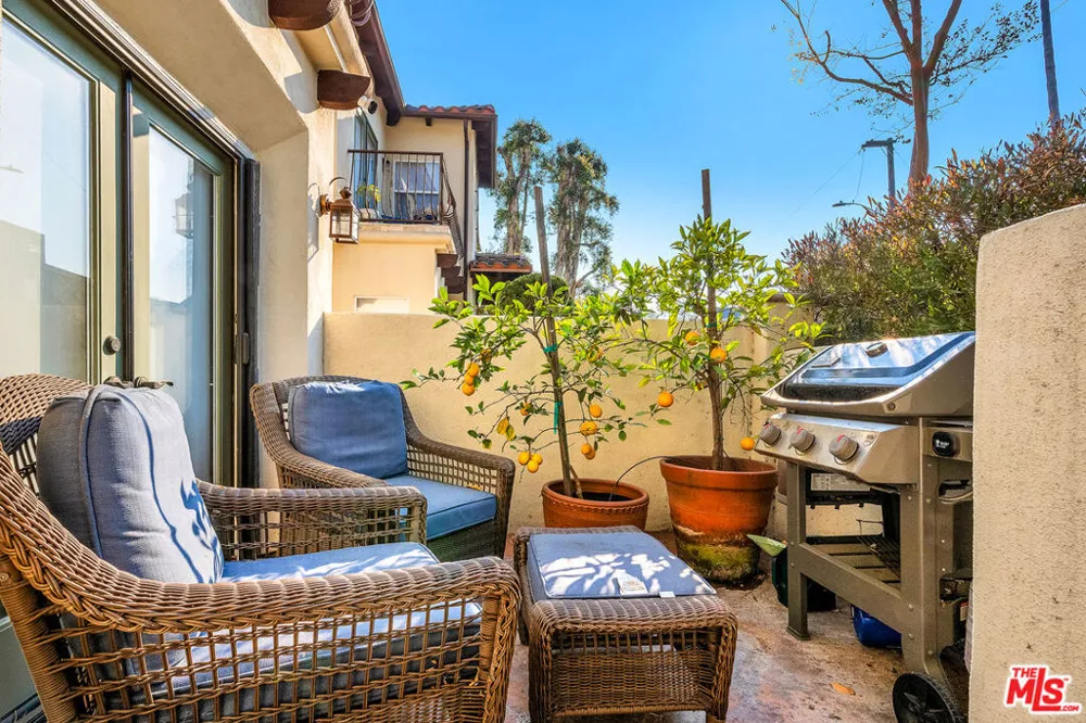 934 Hilldale Avenue West Hollywood, CA 90069