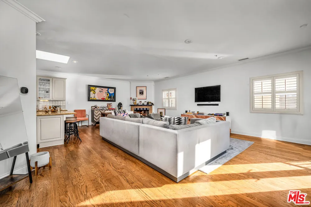 934 Hilldale Avenue West Hollywood, CA 90069