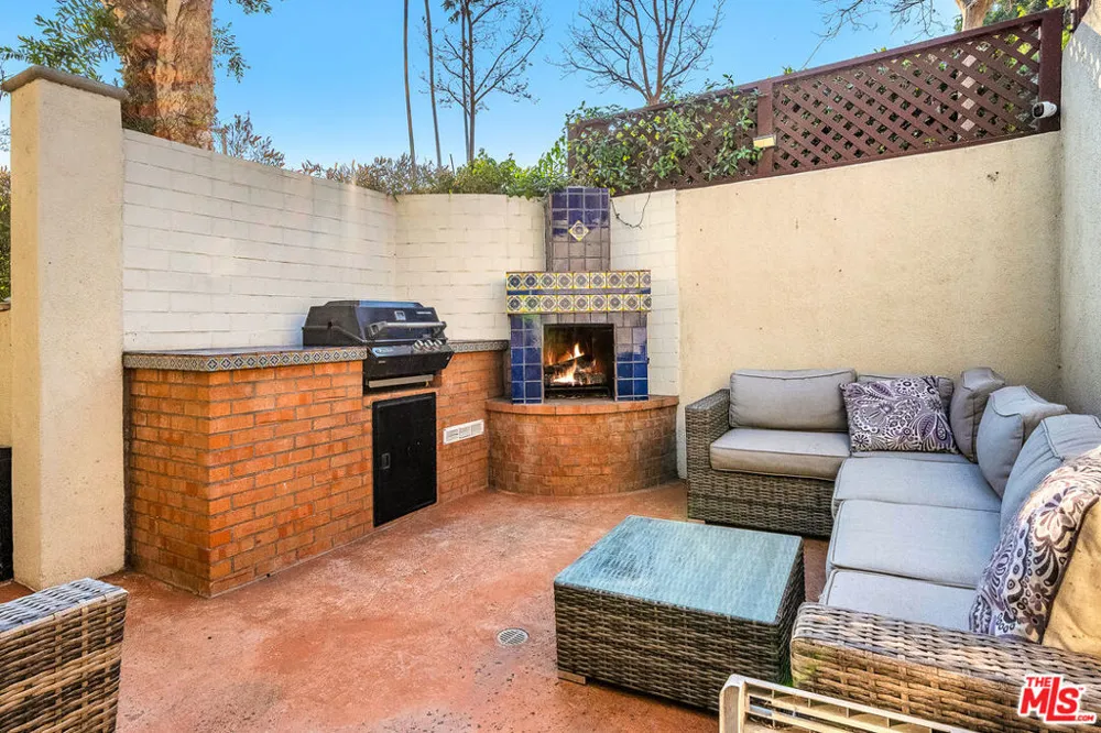 934 Hilldale Avenue West Hollywood, CA 90069