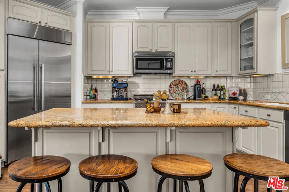 934 Hilldale Avenue West Hollywood, CA 90069