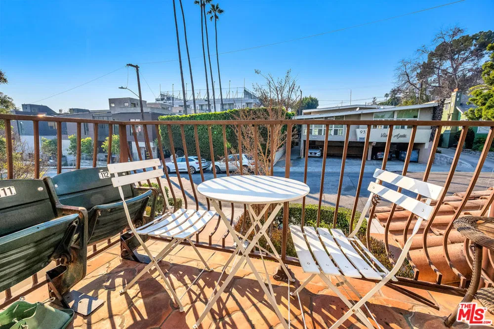 934 Hilldale Avenue West Hollywood, CA 90069
