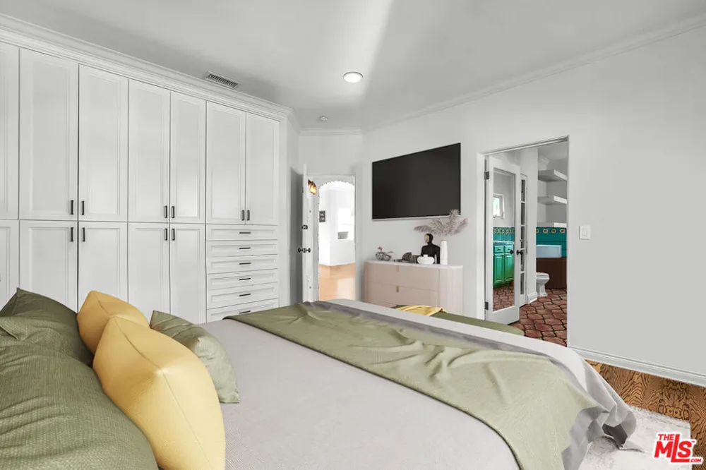 934 Hilldale Avenue West Hollywood, CA 90069