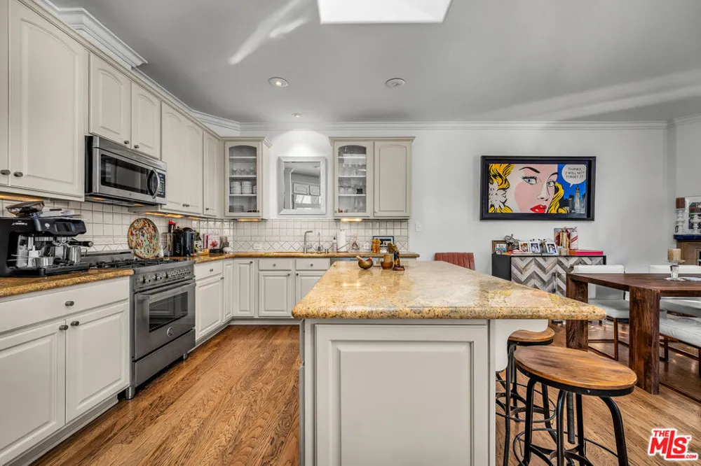 934 Hilldale Avenue West Hollywood, CA 90069