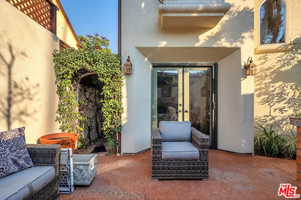 934 Hilldale Avenue West Hollywood, CA 90069