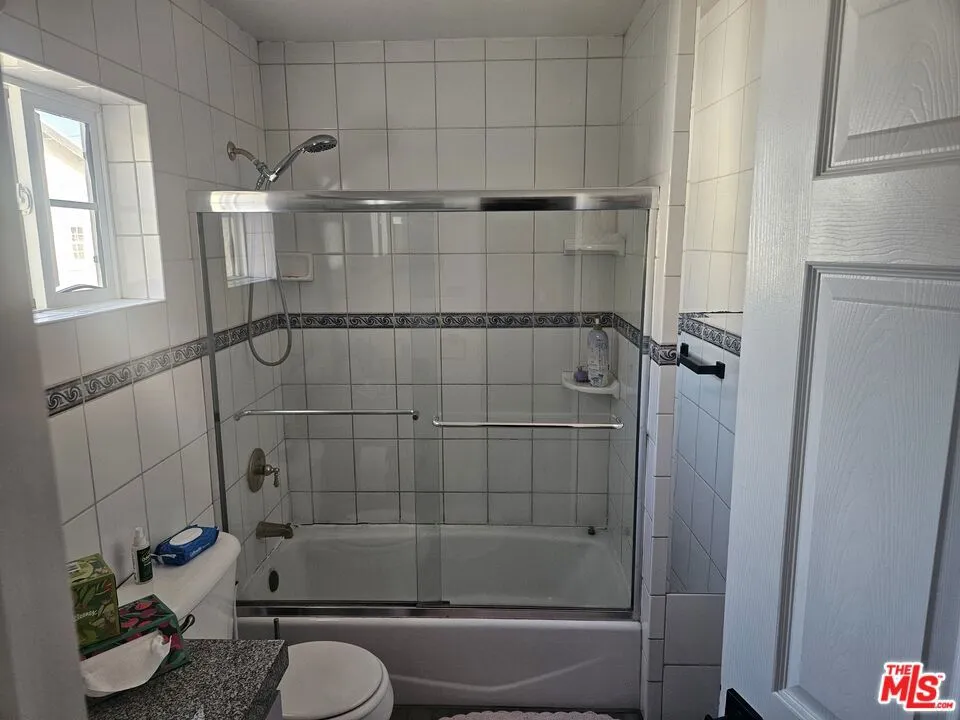 4922 W 104th Street Inglewood, CA 90304