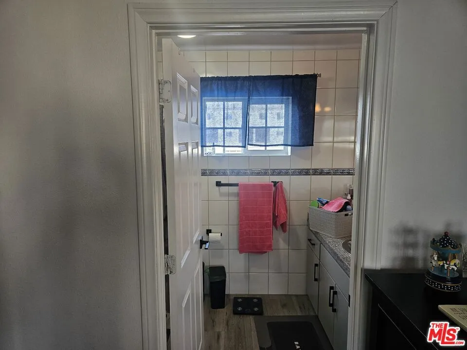 4922 W 104th Street Inglewood, CA 90304