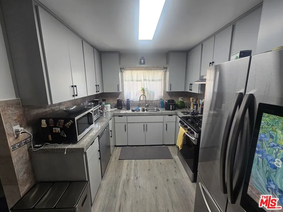 4922 W 104th Street Inglewood, CA 90304