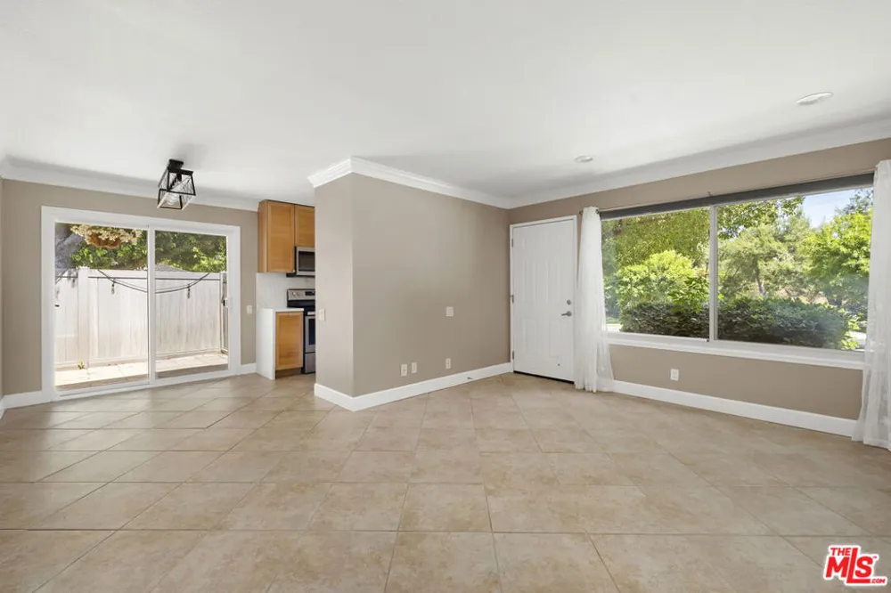1685 E Avenida De Las Flores Thousand Oaks, CA 91362