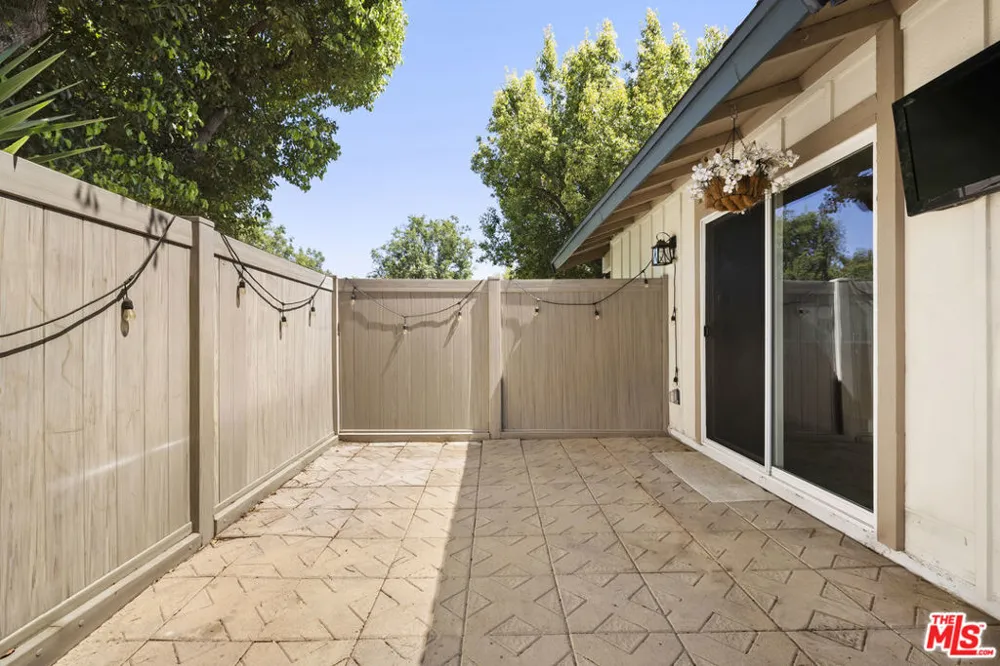 1685 E Avenida De Las Flores Thousand Oaks, CA 91362