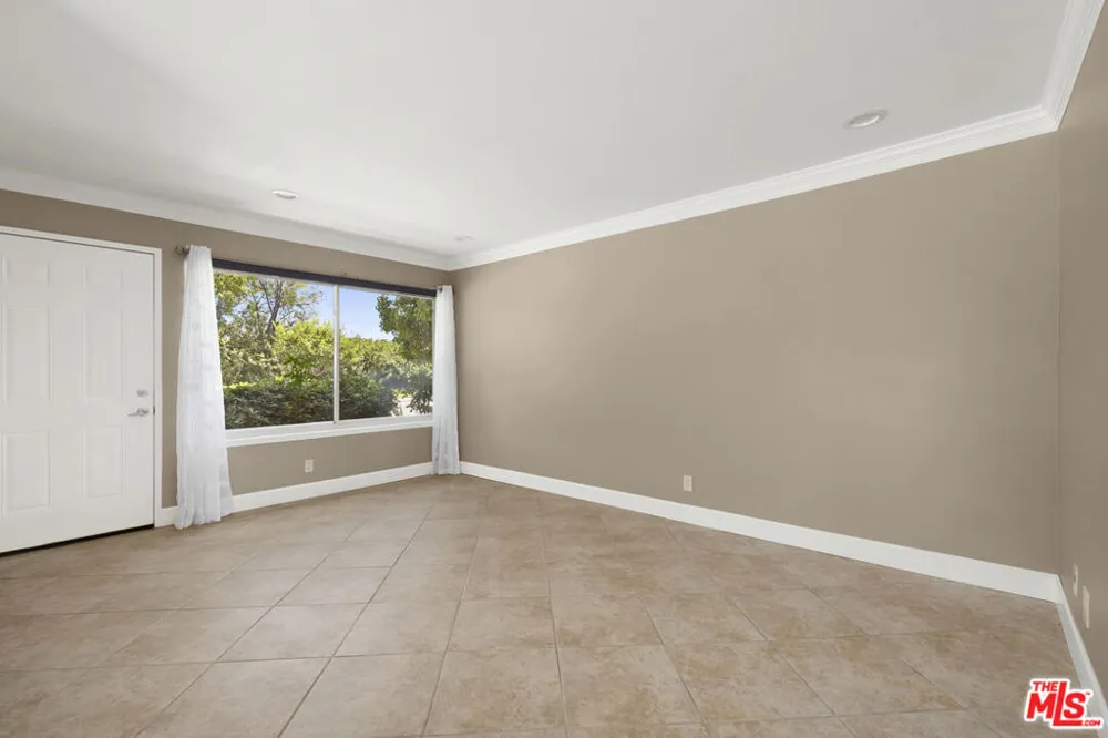 1685 E Avenida De Las Flores Thousand Oaks, CA 91362