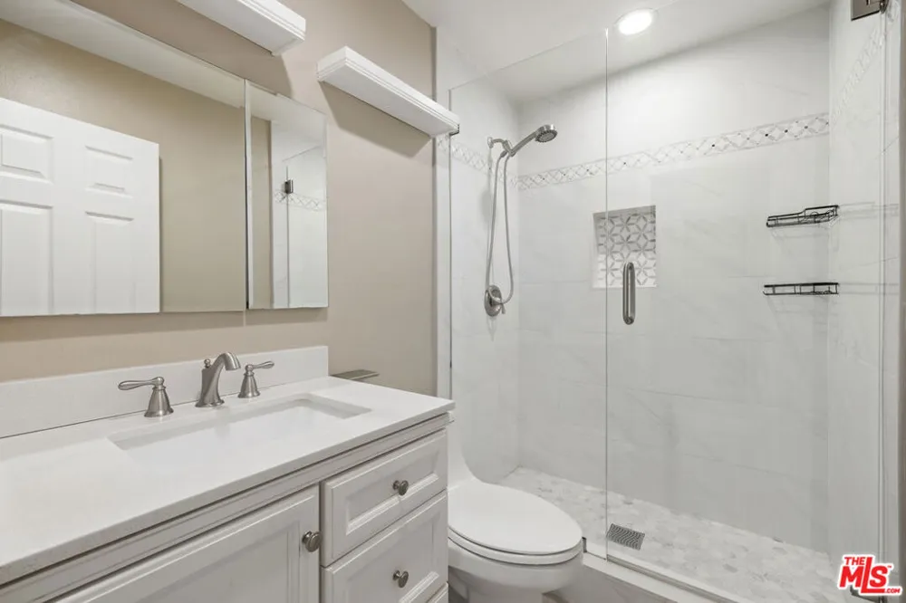 1685 E Avenida De Las Flores Thousand Oaks, CA 91362