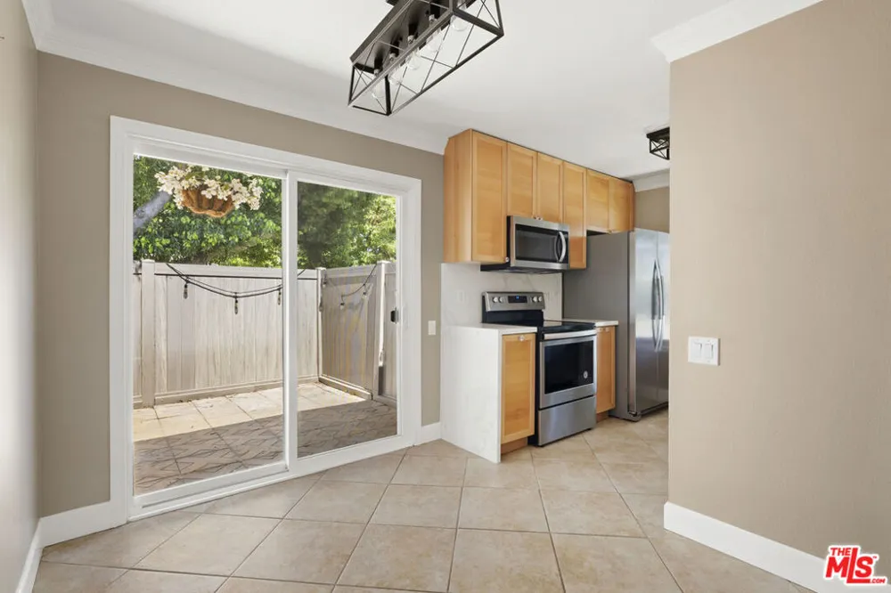 1685 E Avenida De Las Flores Thousand Oaks, CA 91362