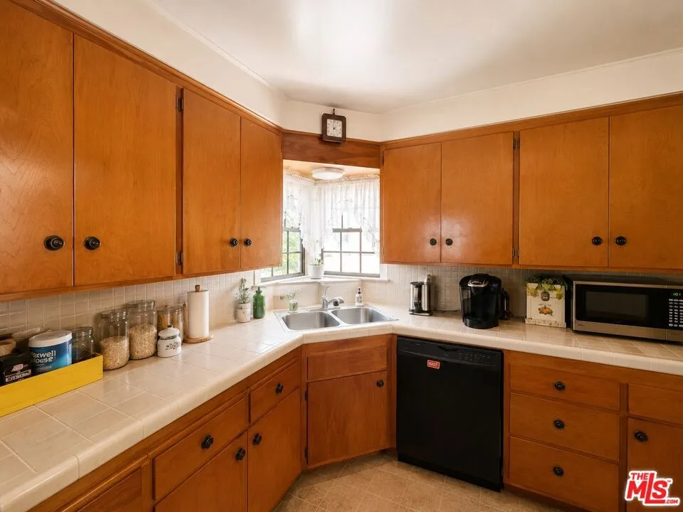 4193 Jackson Avenue Culver City, CA 90232