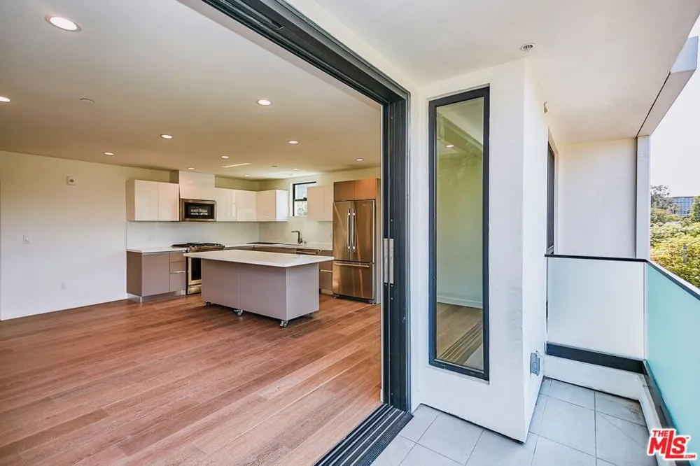 328 Maple Drive #204 Beverly Hills, CA 90210