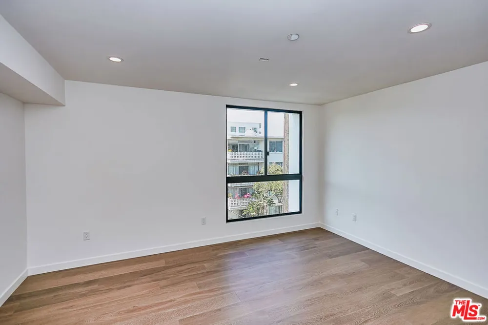 328 Maple Drive #204 Beverly Hills, CA 90210
