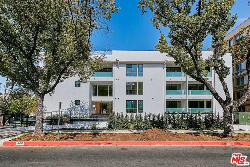 328 Maple Drive #204 Beverly Hills, CA 90210