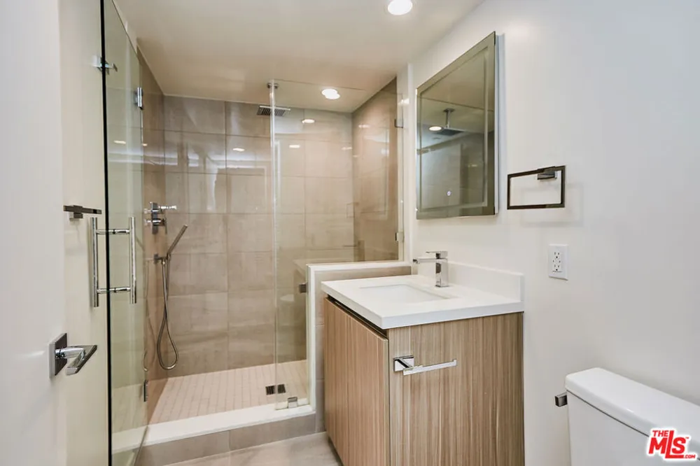 328 Maple Drive #204 Beverly Hills, CA 90210