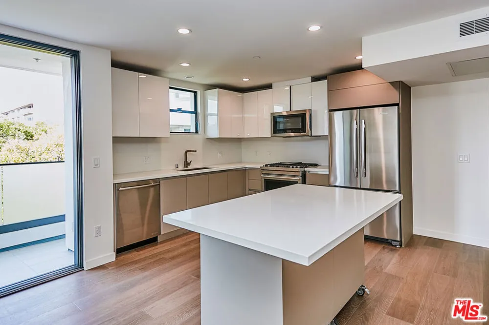 328 Maple Drive #204 Beverly Hills, CA 90210