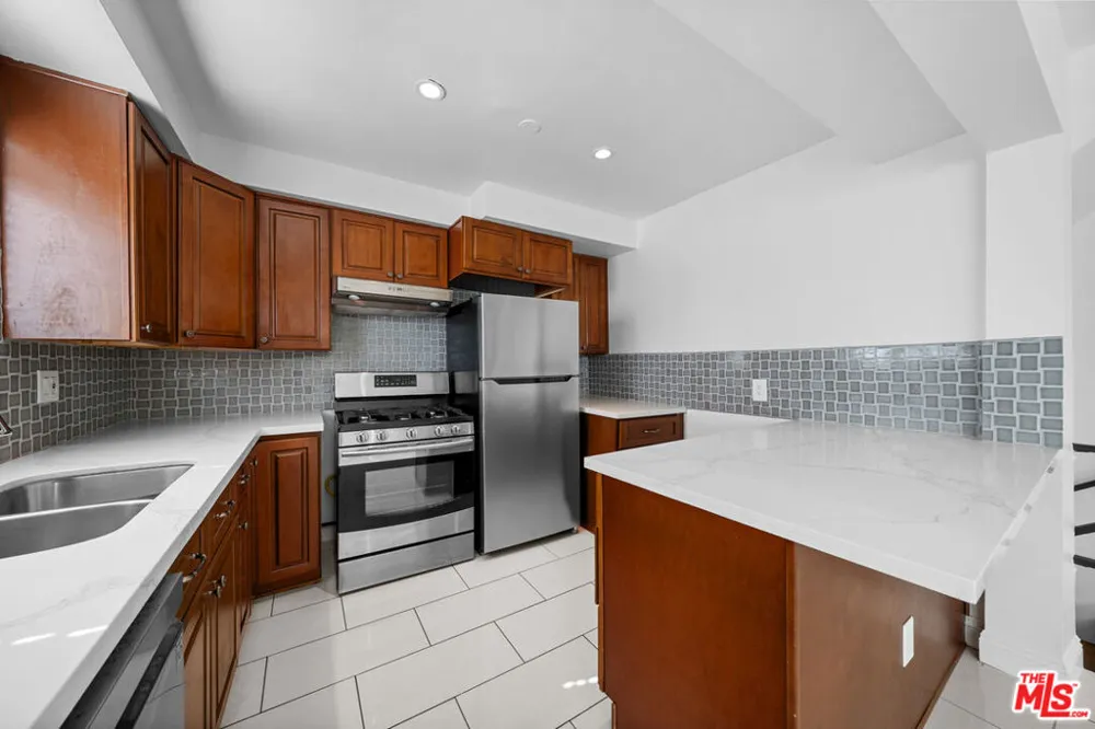 148 S Reeves Drive #4 Beverly Hills, CA 90212