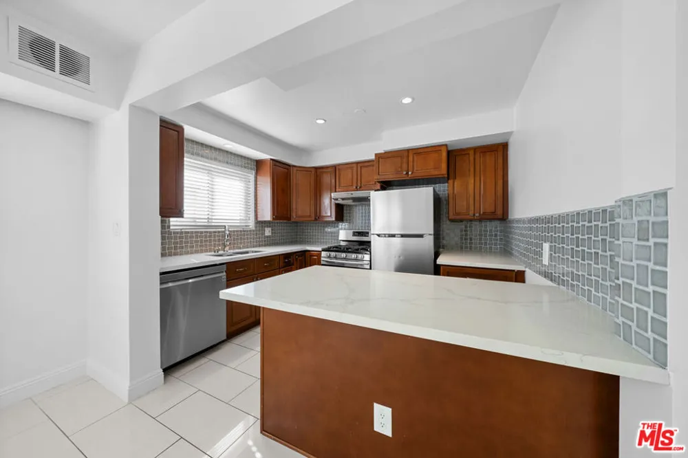 148 S Reeves Drive #4 Beverly Hills, CA 90212