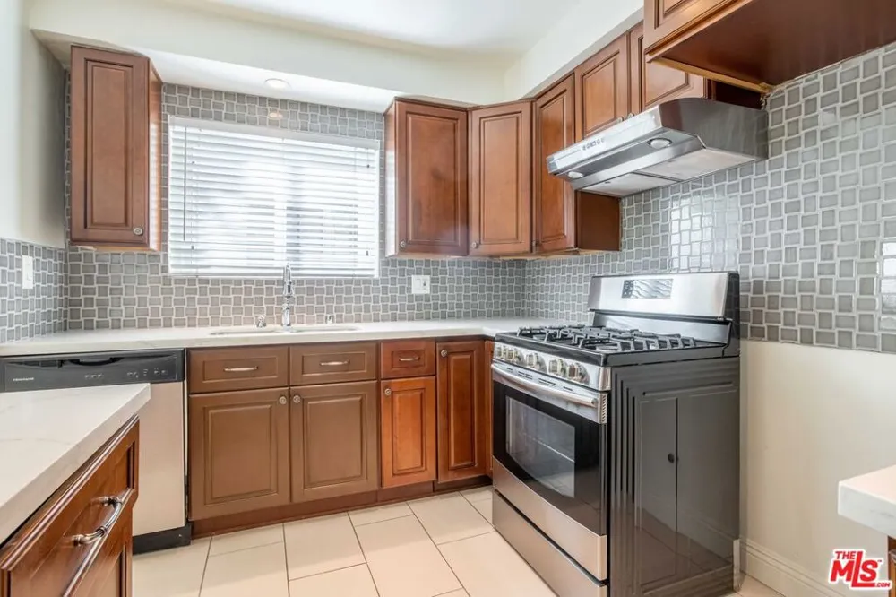 148 S Reeves Drive #4 Beverly Hills, CA 90212