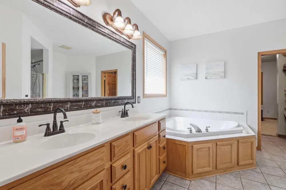 1809 Michigan Drive Northfield, MN 55057