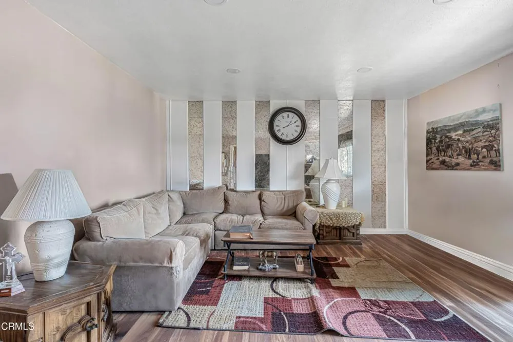 817 Benson Way Thousand Oaks, CA 91360