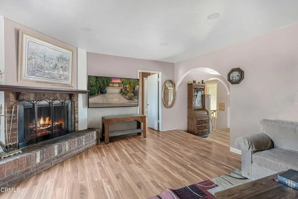 817 Benson Way Thousand Oaks, CA 91360
