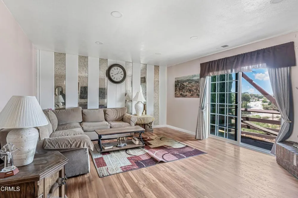 817 Benson Way Thousand Oaks, CA 91360