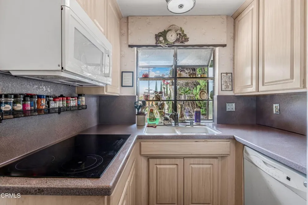 817 Benson Way Thousand Oaks, CA 91360
