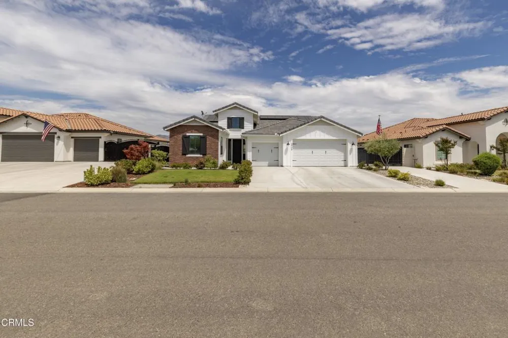 6909 Aquamarine Drive Bakersfield, CA 93306