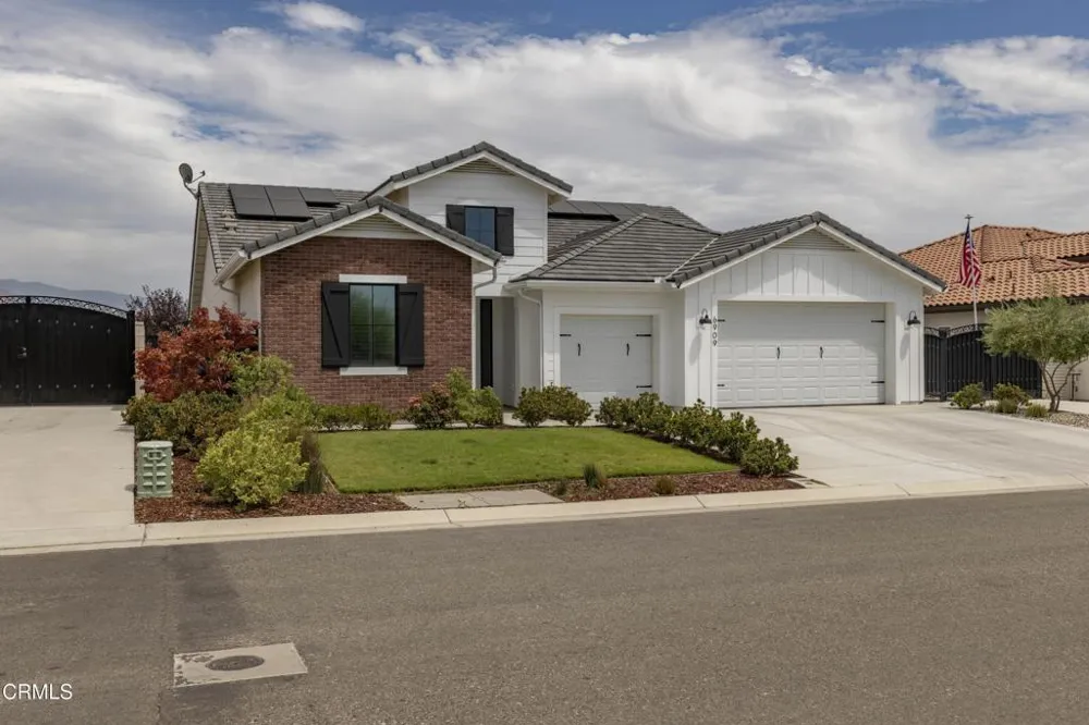 6909 Aquamarine Drive Bakersfield, CA 93306