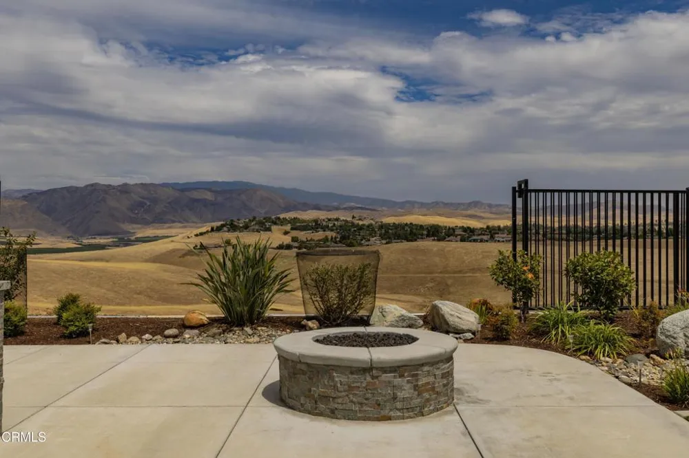 6909 Aquamarine Drive Bakersfield, CA 93306