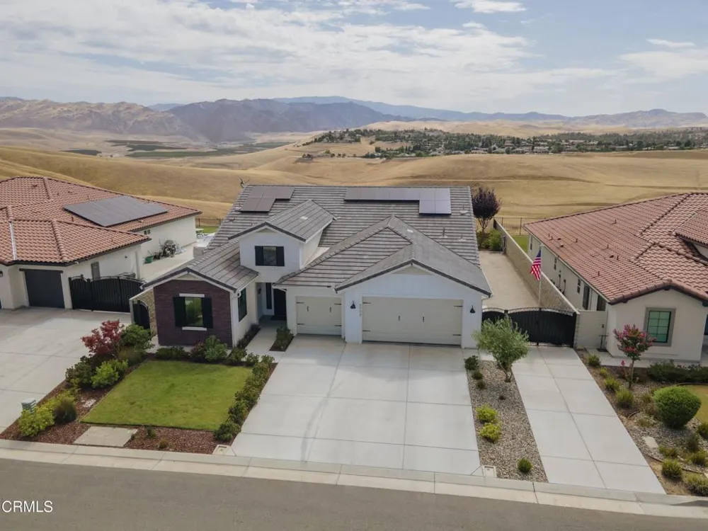 6909 Aquamarine Drive Bakersfield, CA 93306
