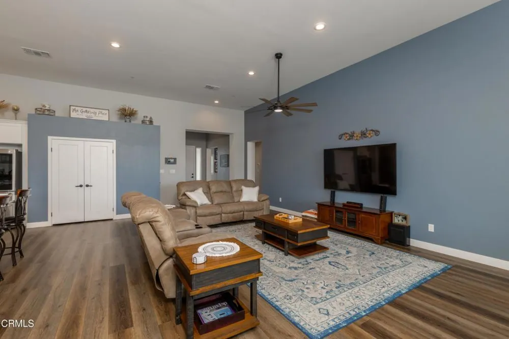 6909 Aquamarine Drive Bakersfield, CA 93306