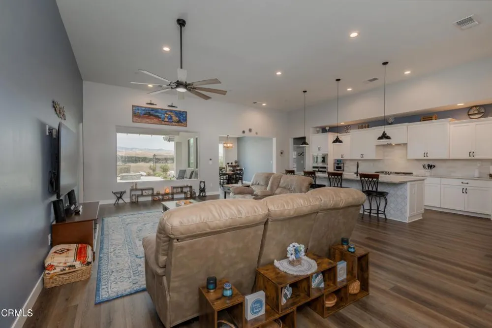 6909 Aquamarine Drive Bakersfield, CA 93306