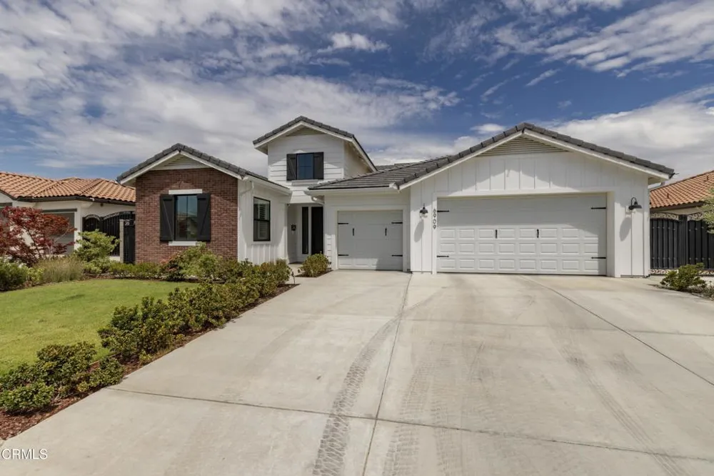 6909 Aquamarine Drive Bakersfield, CA 93306