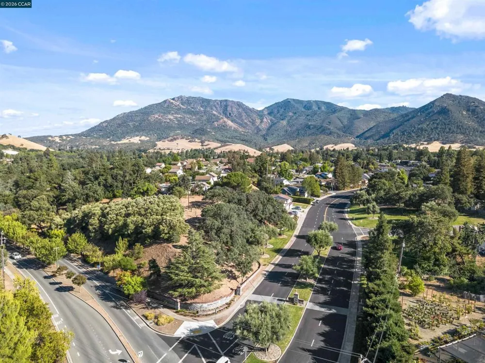 511 Suisun Ct Clayton, CA 94517