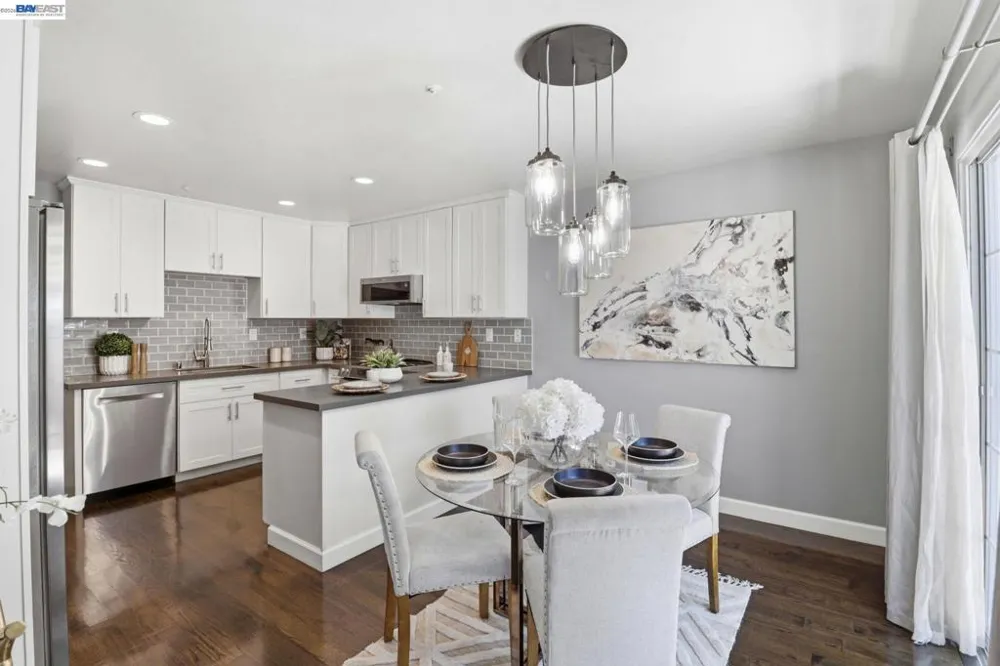 1569 Oxford St Redwood City, CA 94061