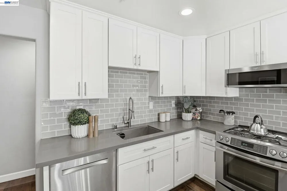 1569 Oxford St Redwood City, CA 94061