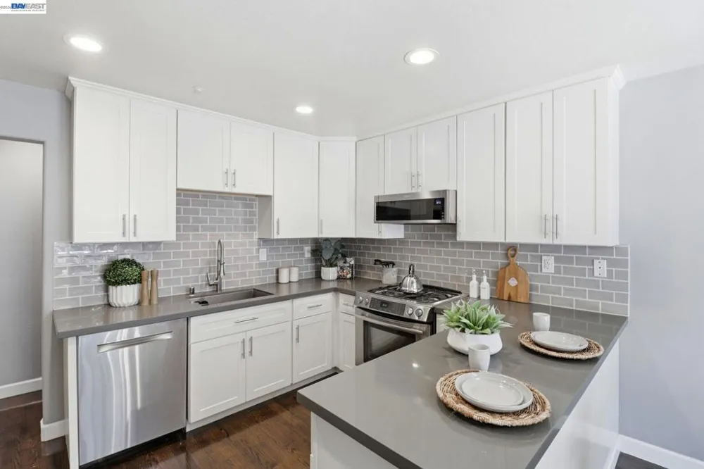 1569 Oxford St Redwood City, CA 94061